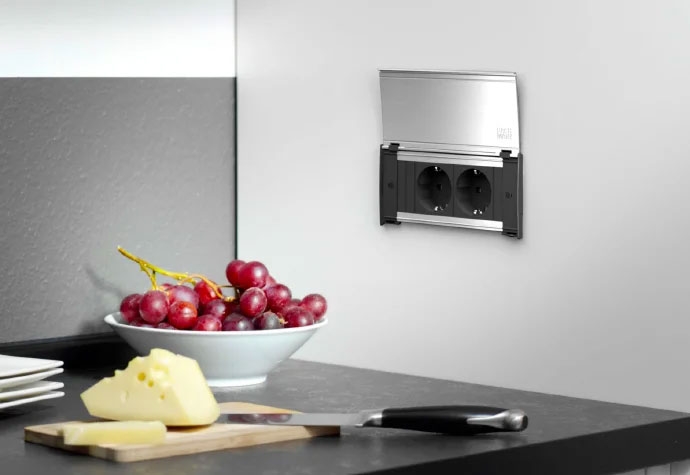 2 Enchufes Shucko (230V / 16A) con tapa 2 Enchufes Shucko (230V / 16A) con tapa