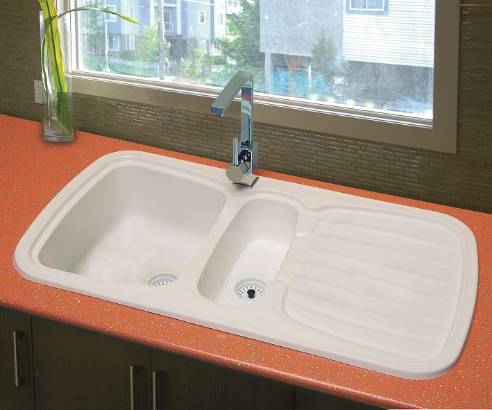 fregadero de resina blanco