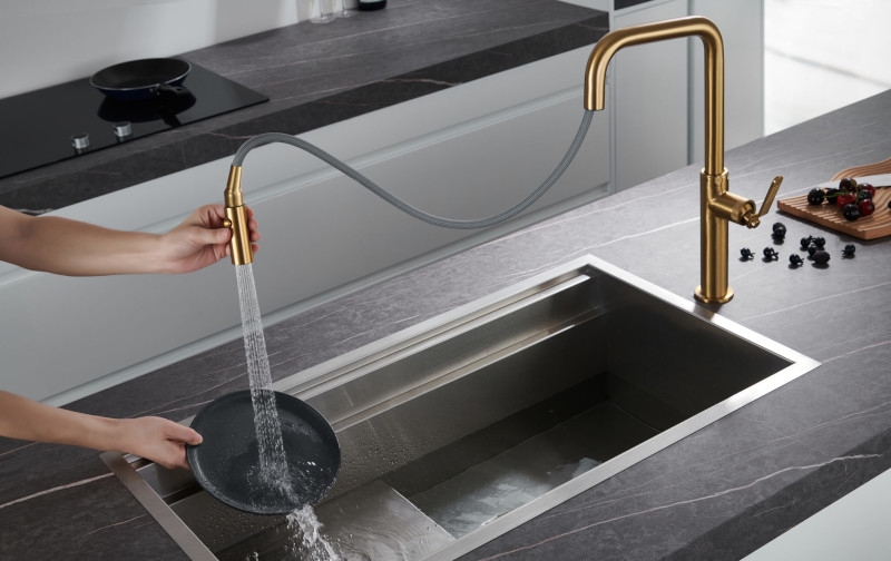 Grifo cocina extraíble Imex Niza oro cepillado