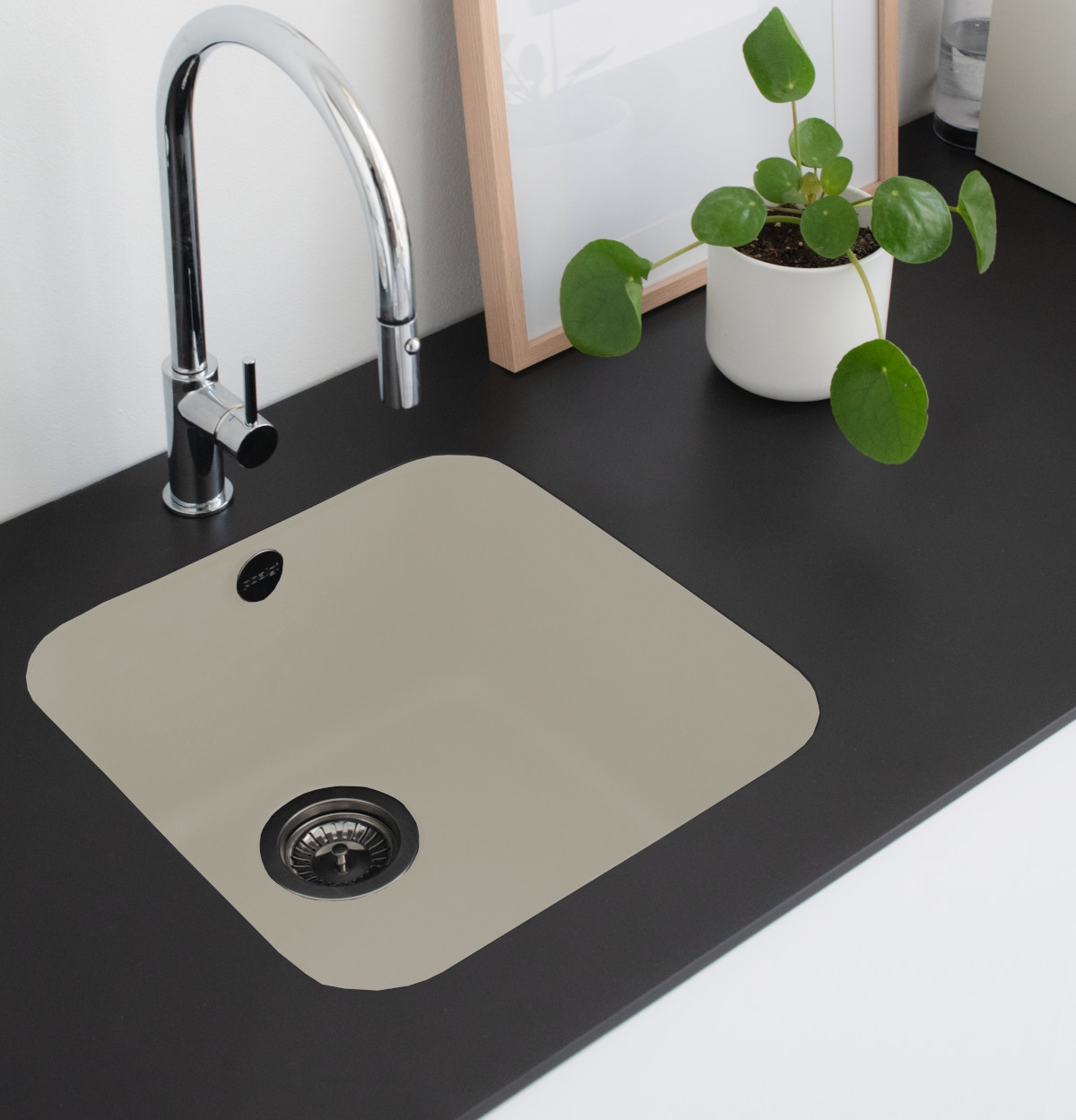 Poalgi Gandia Hekla 40 color Pumice montado bajo la encimera Poalgi Gandia Hekla 40 color Pumice montado bajo la encimera