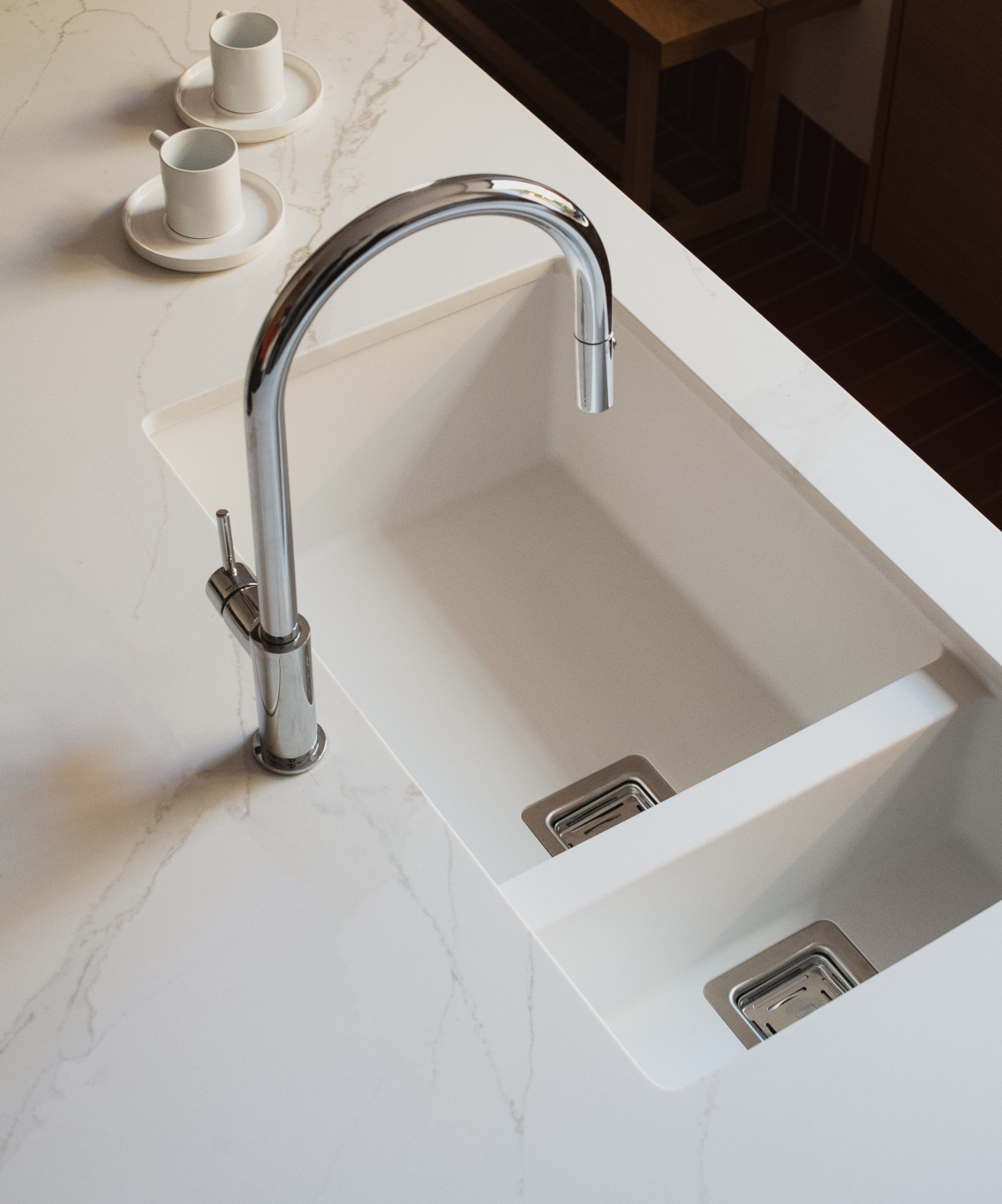 Cocina Poalgi con fregadero ZIE Hekla 70 1½C blanco snow nieve montado bajo la encimera Cocina Poalgi con fregadero ZIE Hekla 70 1½C blanco snow nieve montado bajo la encimera